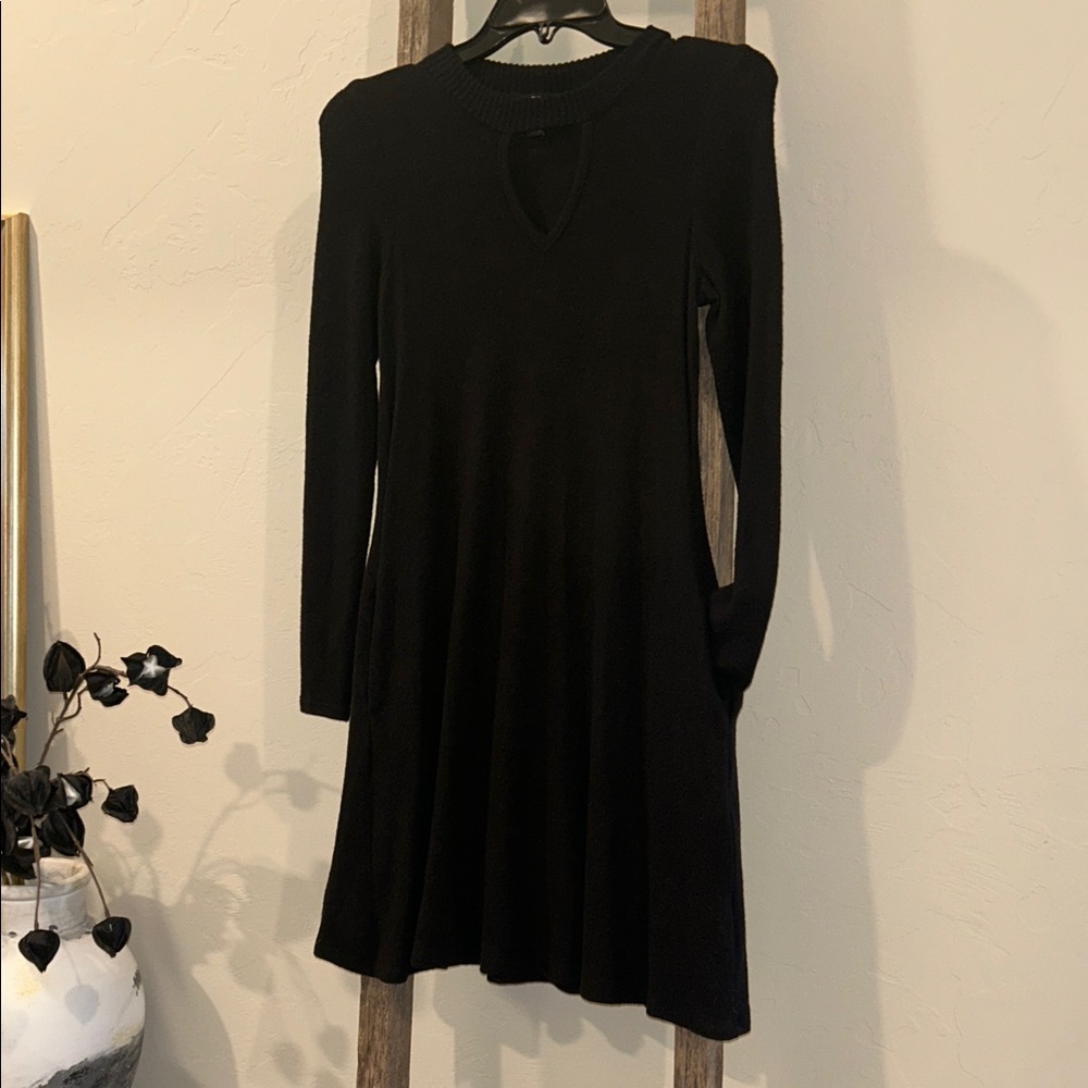 Iz Byer Classic Black Long Sleeve Sweater Dress with pockets. Size Small